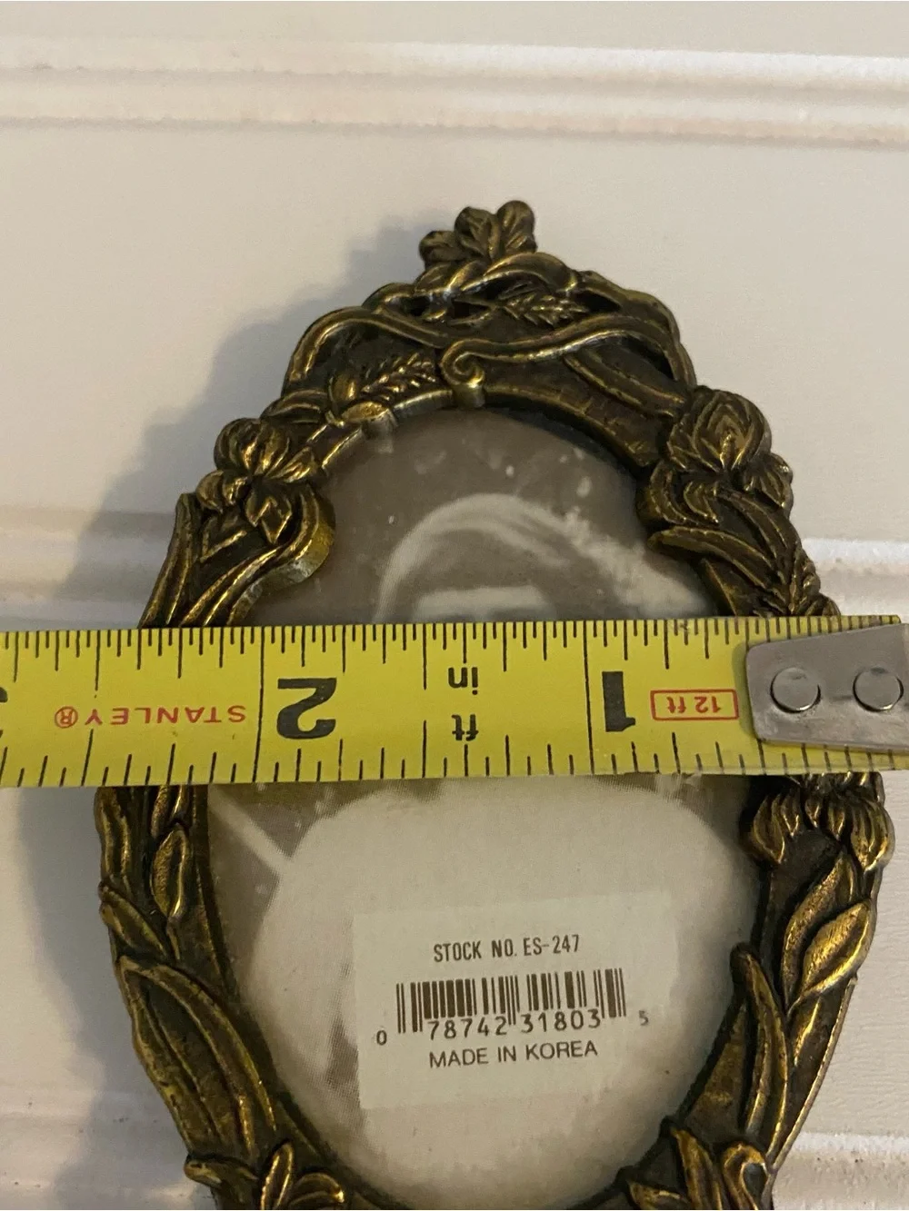 Stanley Brass-Tone Ornate Floral Oval Picture Frames (Pair)